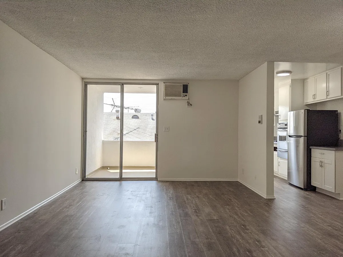Building Photo - 153 S Hayworth Ave #206