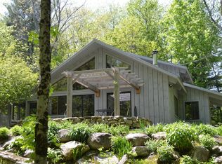 33 Chippewa Dr, Becket, MA 01223