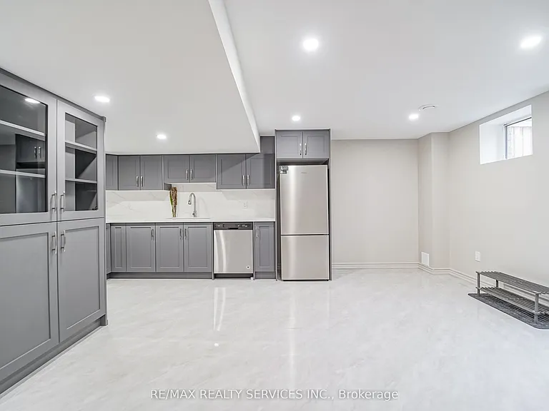 74 Bremner St #BASEMENT — Photo 12
