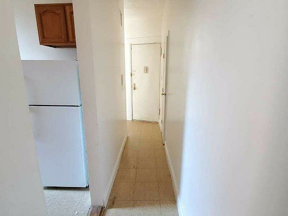 5th image of 225 Parkside Ave #67