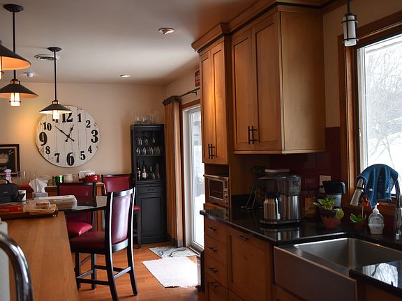 3rd image of 67 Castle Coombe Ct