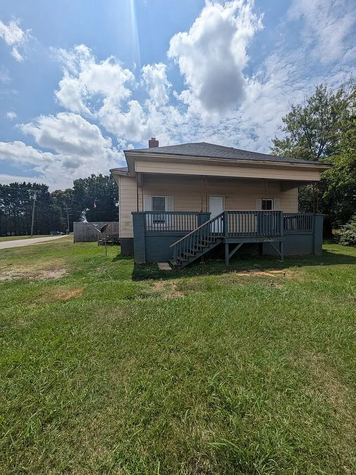 2 bed, 1.0 bath, 1000 sqft, $1,095 — Photo 1