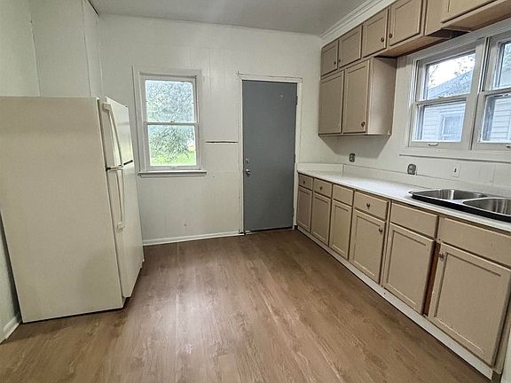 4th image of 317 Ricker St