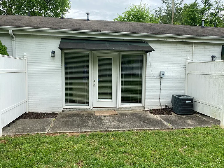 802 E Main St — Photo 8