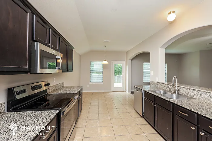 932 Haley Dr — Photo 7