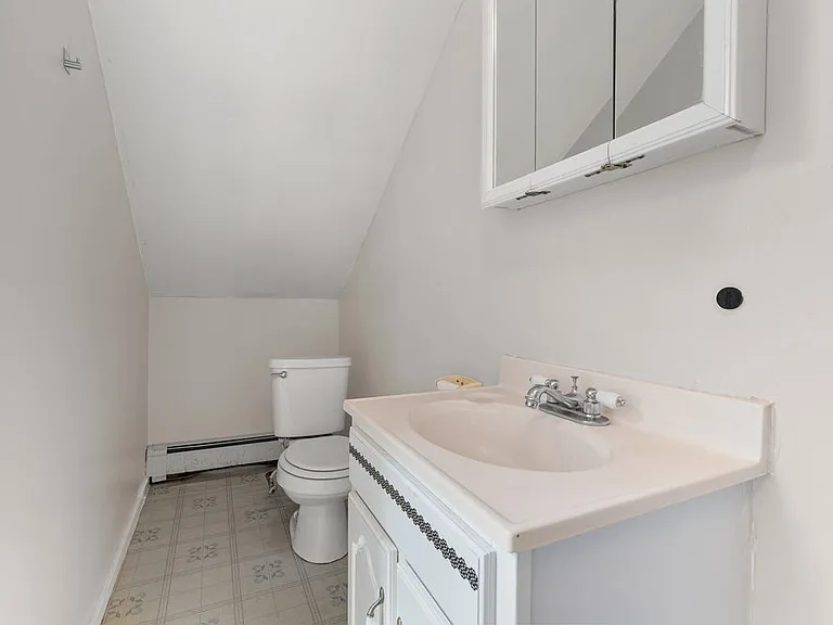 Full bath #2 - loft area