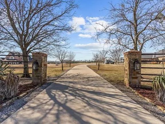 2nd image of 130 Cypress Point Dr