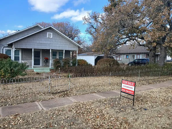 310 Strong St, Bowie, TX 76230