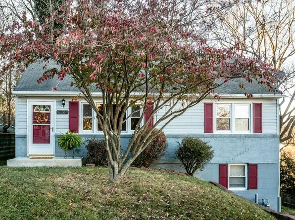 1006 Perry St, Staunton, VA 24401