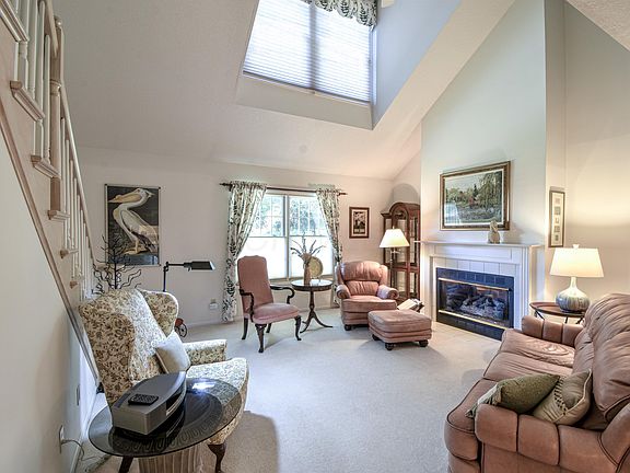 3rd image of 227 Shannon Ln