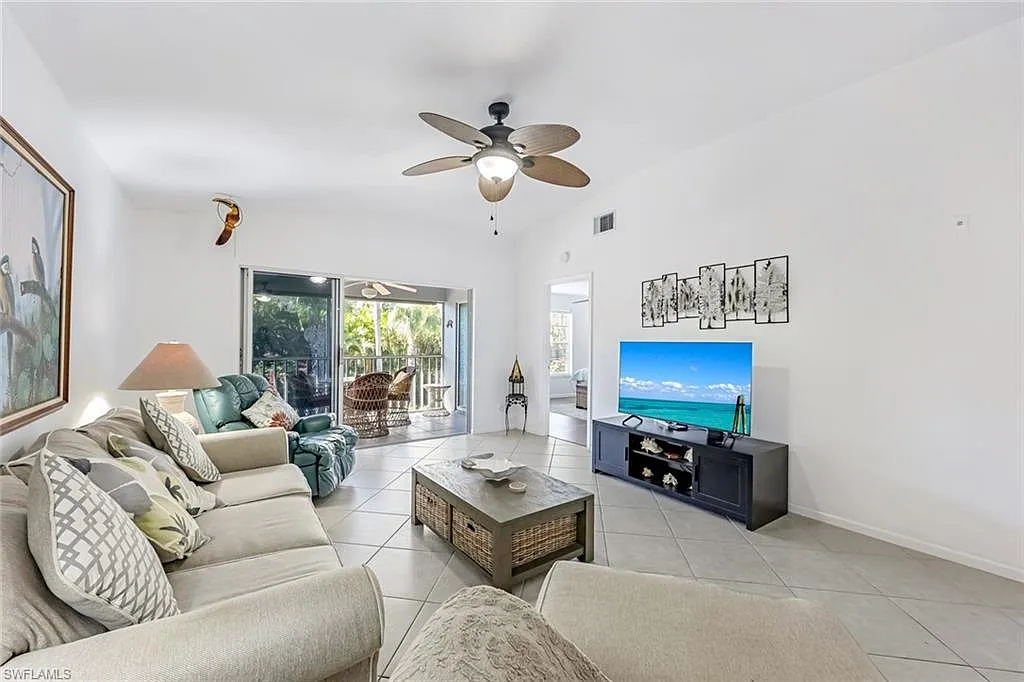3 bed, 2.0 bath, 1356 sqft, $3,000 — Photo 3