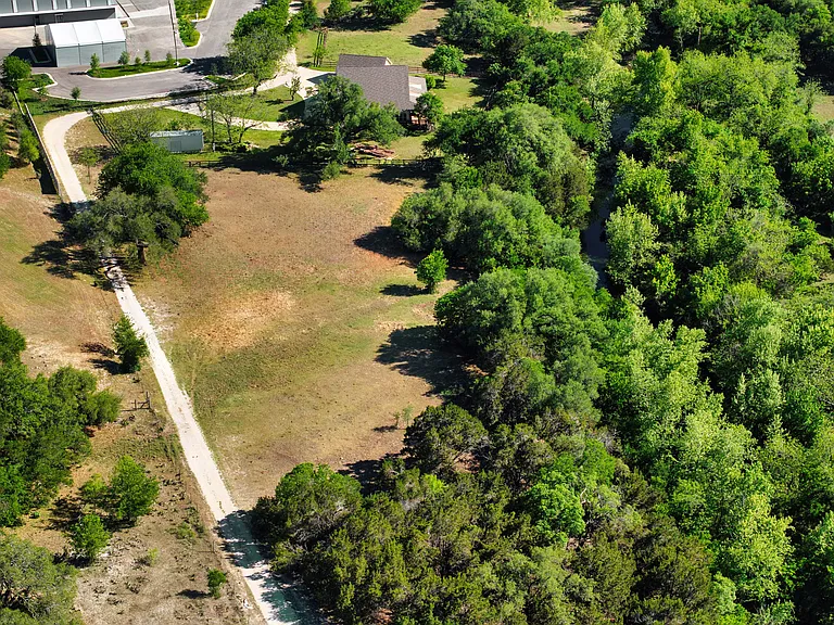 211 Moore Ln — Photo 4