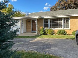 1332 E Lake Ave, Glenview, IL 60025