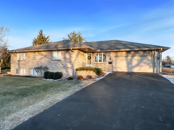 1196 S Trainer Rd, Rockford, IL 61108