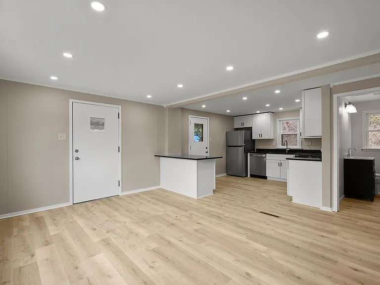 263 Maryellen Dr — Photo 4