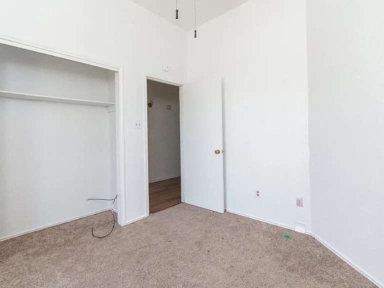 2406 Cactus Dr — Photo 8