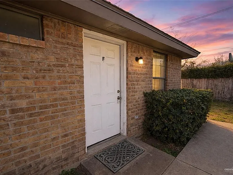607 Gastel Cir #F — Photo 1