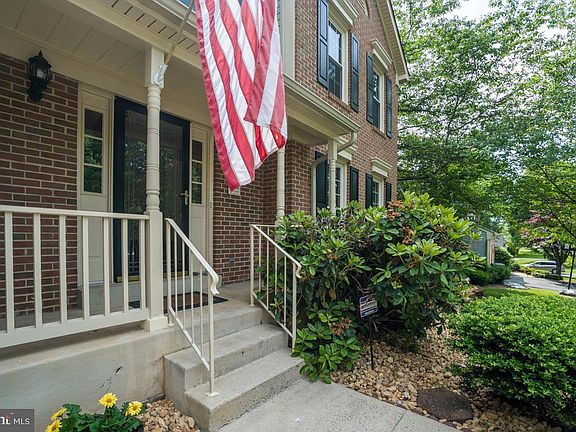4th image of 7 Charleston Ct