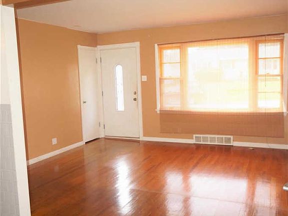 5th image of 10957 Edgecliffe Dr