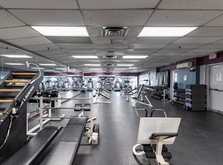 85 Garry St #2422, Winnipeg, MB R3C4J5