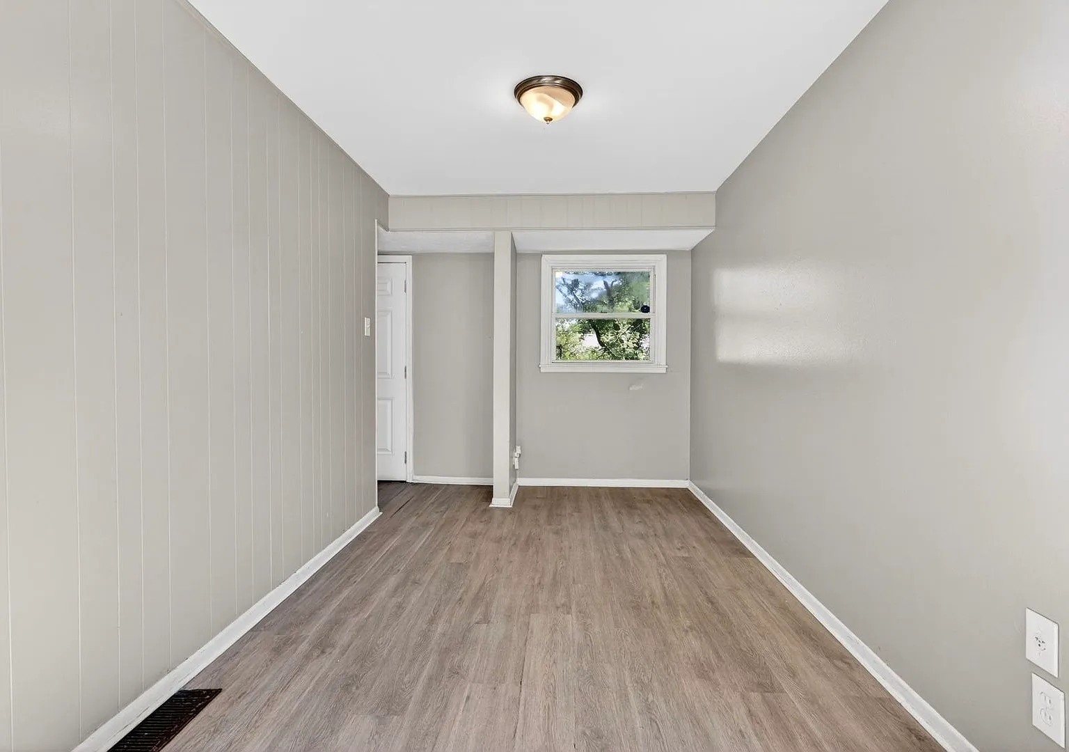 3 bed, 854 sqft, $1,100 — Photo 3