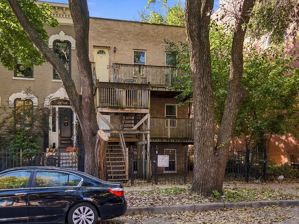 18 S Leavitt St #2