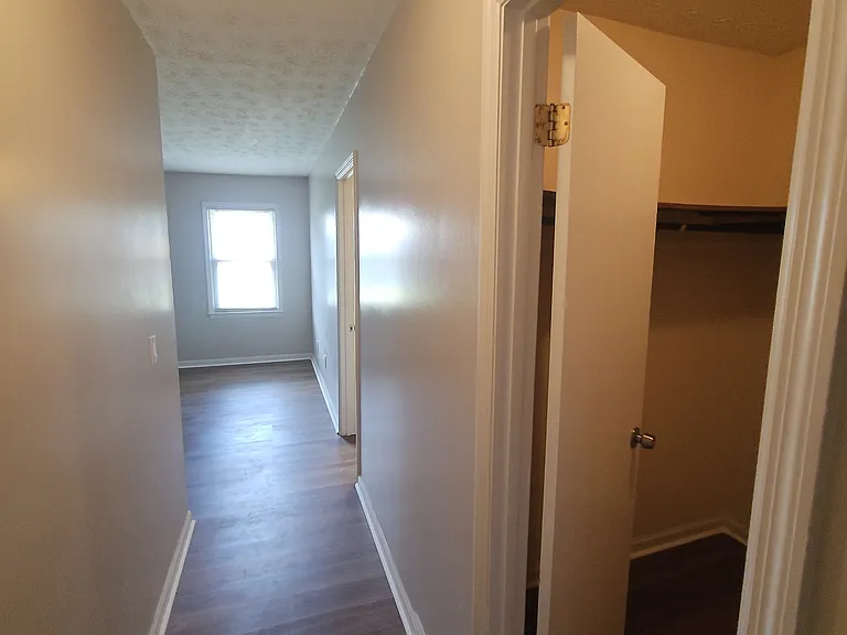 5727 Lexington Dr — Photo 32