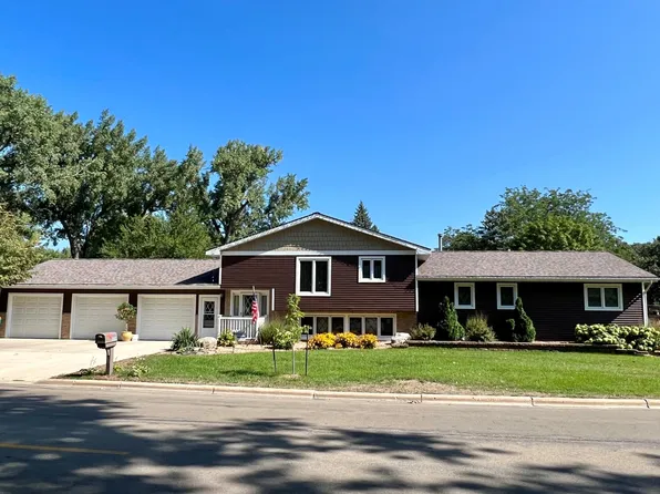 1010 Martin Rd, Albert Lea, MN 56007