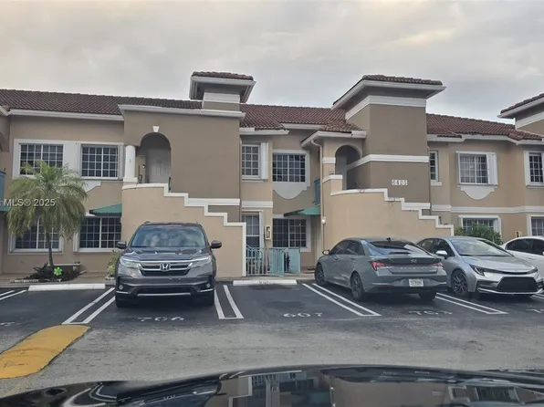 6425 SW 130th Pl APT 704, Miami, FL 33183