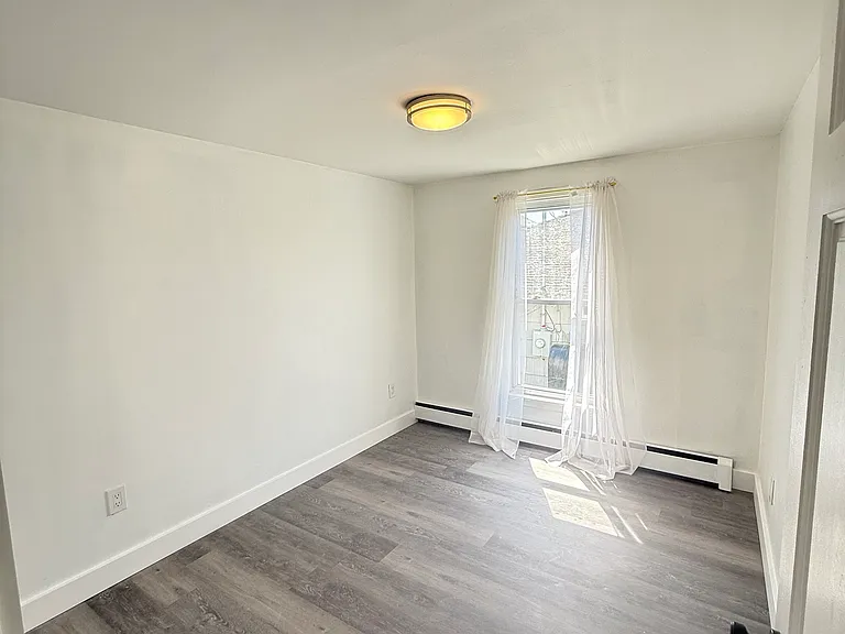 610 Laurelton Blvd #3 — Photo 15