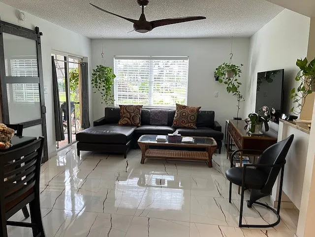 2 bed, 838 sqft, $1,500 — Photo 2
