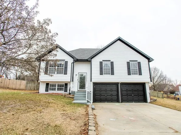 1207 Pembrooke Dr, Warrensburg, MO 64093