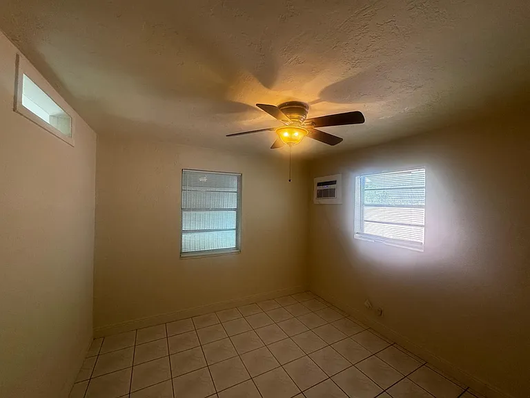 2228 Grant St #4 — Photo 4