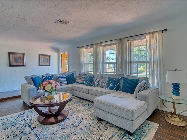 3513 E Shore Rd — Photo 2