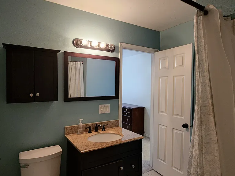 947 N University Ave #10 — Photo 10