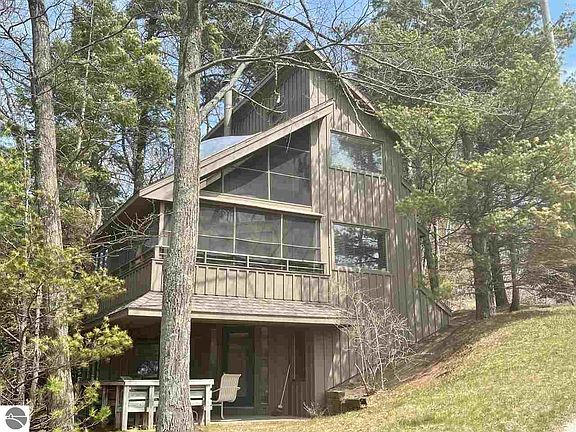 3rd image of 1 Hawks Nest #1