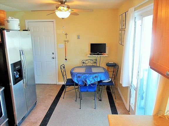 Kitchen & Eating Area