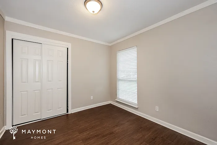 709 Lawndale Dr — Photo 9