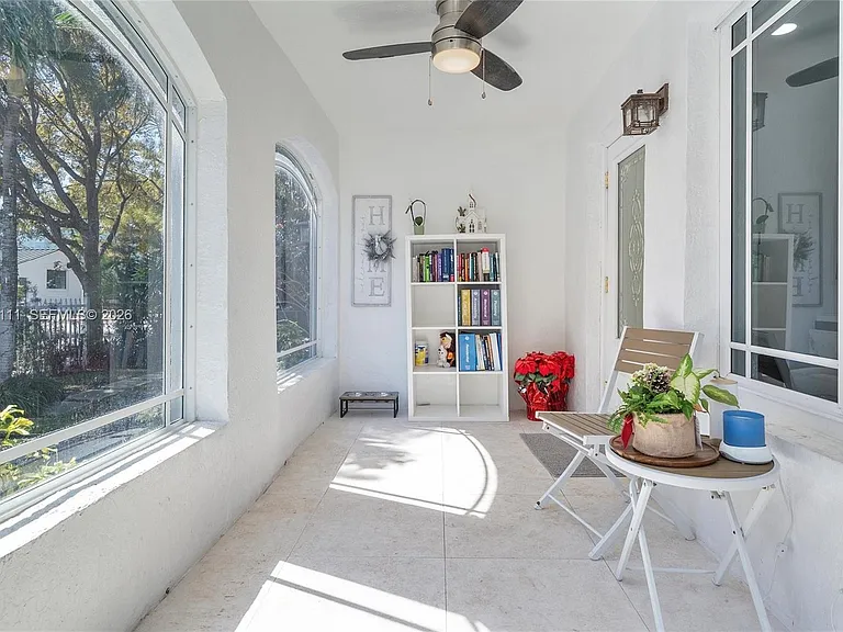 2231 SW 17th St — Photo 4