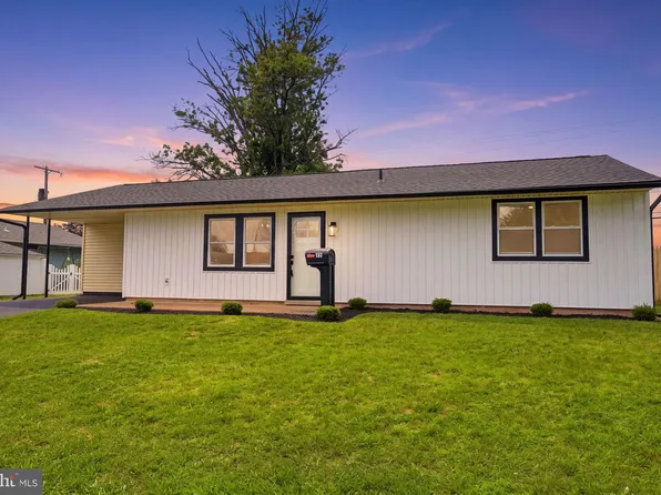 27 Lakeside Dr #W, Levittown, PA 19054