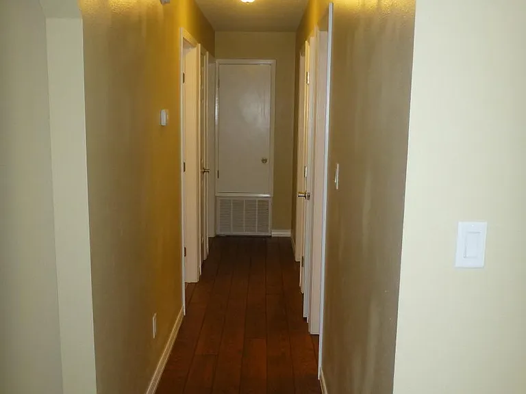 5555 Crestwood Dr — Photo 7