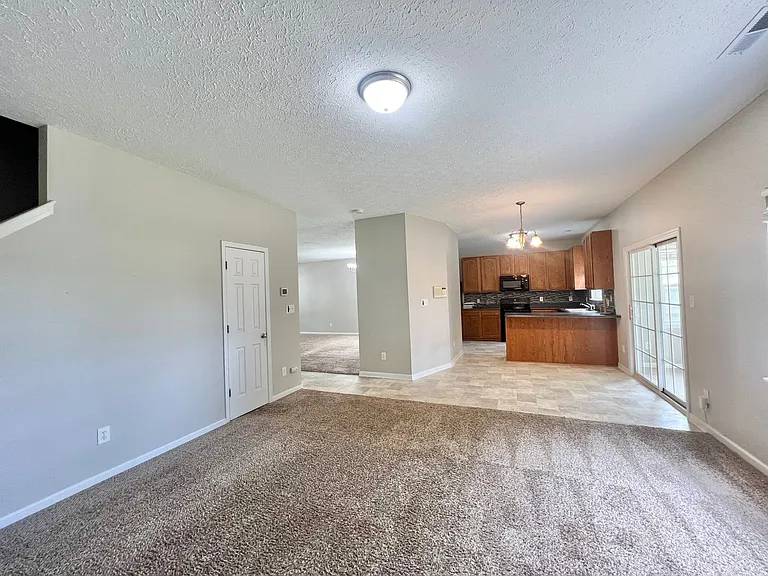 2019 Spring Creek Dr — Photo 8