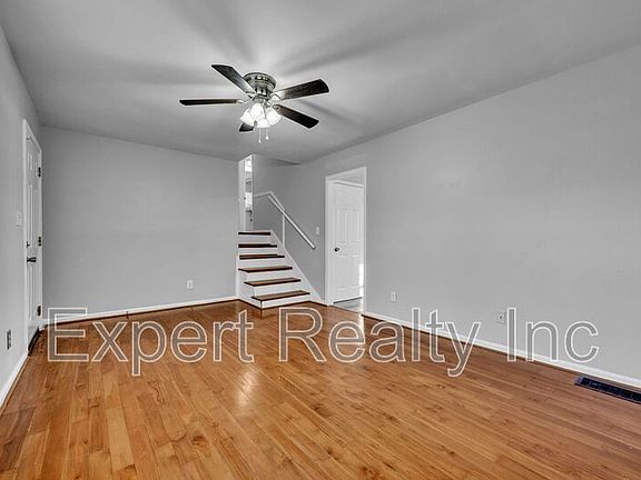 3rd image of 624 Cresap Cir NE