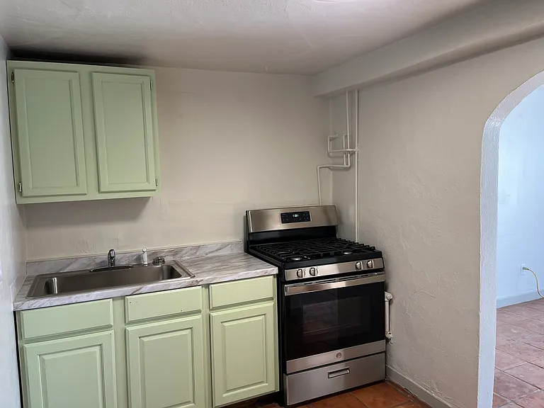 Updated 2 Bed 1 Bath Nob Hill Apartment Just 2 Blocks to UNM — Photo 24