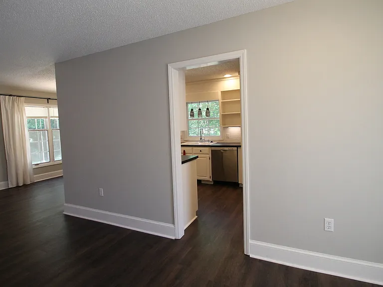 106 Elliott St W — Photo 19