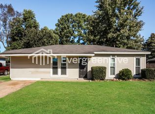 3332 Spring Shadow Dr, Memphis, TN 38118