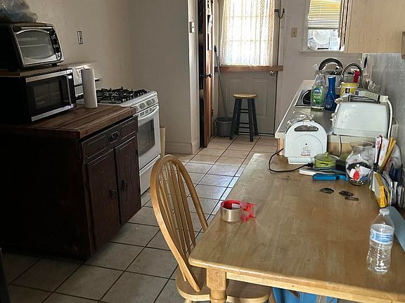 5th image of 1015 Anderson Dr