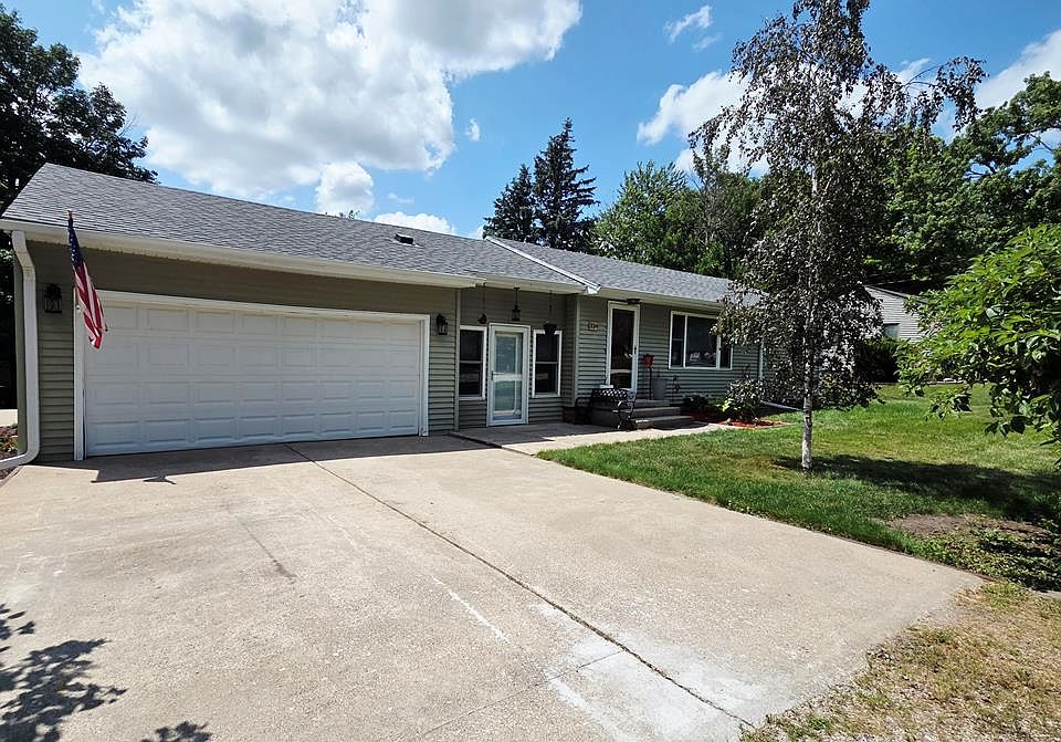 1st image of 334 2nd St SE
