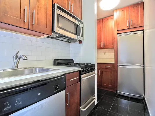 Rented by Anchor Associates | media 4