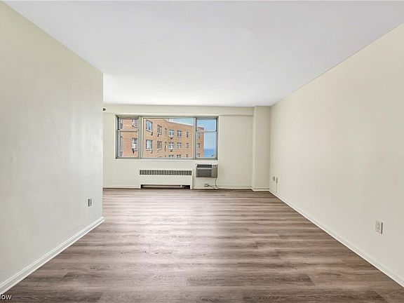4th image of 11820 Edgewater Dr APT 916